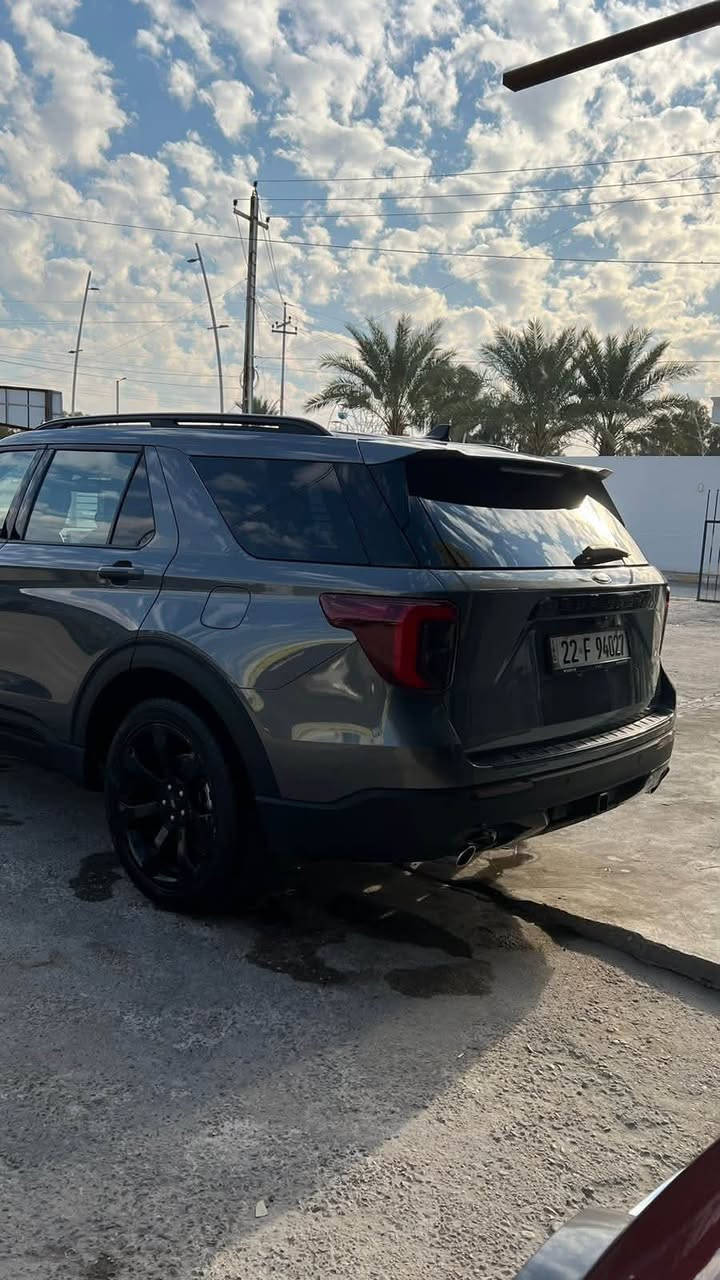 فورد اكسبلورير فئة [ ST-line ] موديل 2022
حجم المحرك: 4 سلندر ايكوبوست ( 2.3L TURBO )
العداد: 43 الف مايل 

السيارة مفولة مفولة مواصفات عدى البانوراما
اللون:   نفطي 
ويل:   حجم 21
كشنات:  VIP 
گير:   10 نمر

السيارة نظيفة كفالة محرك كير بدون ايرباك
حادثها قطعة وحدة جاملغ صبغ + شبر بالباب شرط الفحص

السيارة مرقمة ب أسمي تحويل مباشر

تضليل خلفي مذكور بالسنوية✅

مواصفات السيارة :
كشنات vip
تشغيل عن بعد
بصمة تشغيل
دخول ذكي لجميع الابواب
گير ماوس
وضعيات قيادة  7 
هاند بريك بصمة
تدفئة كشنات
ستيرن هيتر
تبريد ثلاث قطع مركزي
تحكم بالتبريد الخلفي من الخلف
شحن لاسلكي + منافذ الشحن بكل مكان
كشن كهرباء
المرآة الجانبية كهربائية
كاميرا °360
تحديد مسار
تثبيت سرعة
شاشة ايباد
وقوف تلقائي في الازدحام (Auto Hold)
مانع اصطدام اوتو بريك
صندوق كهربائي شفط
نقاط عمياء ورادار وحساسات بكل مكان
مانع انزلاق
لايت ليد + زينون
الضوء العالي بيها نظام تلقائي شارع مظلم يرمش تلقائياً
الماسحات تشتغل تلقائياً من ينزل مطر

بالإضافة الى السبير ومعدات السلامة كلها موجودة معها✅

سعر 247$ بي مجال
_______________________________
للتواصل والاستفسار:
واتساب او رصيد: ***********
