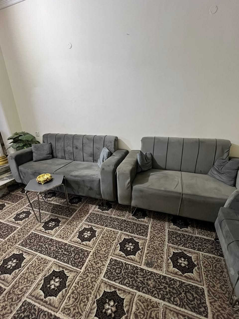 السلام عليكم 
للبيع تخم 10 مقاعد مع الكوشات والطبلات تخم نظيف وحلو سعره 350 الف
مكاني بغداد السيديه
***********
