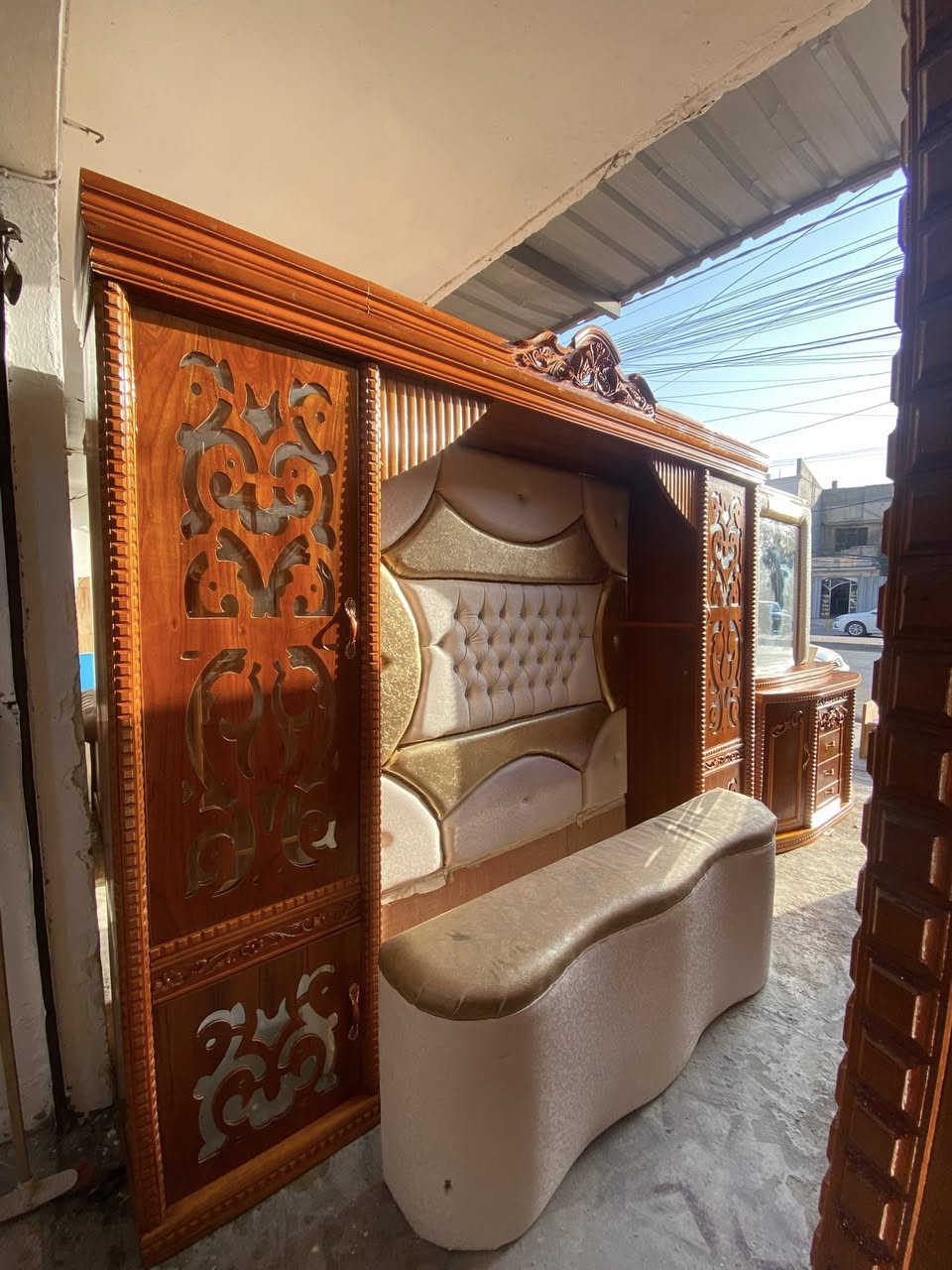 غرفة مسرح ٦ ابواب درجة اولى فول صاج داخل وخارج كلو ٥ ملم
العنوان موصل حي القادسية شارع علي ابن ابي طالب مقابل سايدين ارض النور 
للاستفسار والتواصل 
***********
