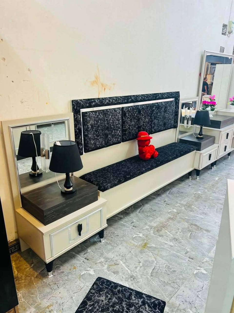 🔥 *غرفة نوم مستعملة - أخت الجديدة* ✨
🇹🇷 *ستايل تركي فخم*
⏳ *استعمال بسيط*
🛏️ *9 قطع:*
 سرير جك +
 شازلون + مخزن + 
🔩 *برغي وجوي حديد* قوي
💯 *النظافة:* 95%
🔥 *الصبغ حراري*

🚚 *توصيل مجاني داخل بغداد*
🚚 *المحافظات:*


**إذا كنت صاحب هذا الإعلان وتريد حذفه لأي سبب، رجاءا أرسل رسالة إلى الدعم الفني**
