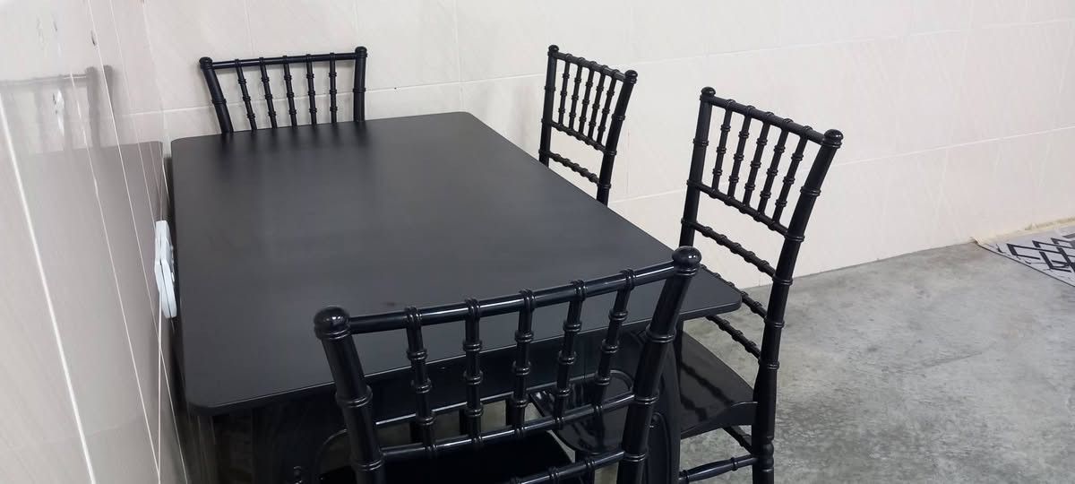 ميز طعام نضيف جدا مع 4کراسئ اڵسعر ـ175 اڵف و بی مجاڵ


**إذا كنت صاحب هذا الإعلان وتريد حذفه لأي سبب، رجاءا أرسل رسالة إلى الدعم الفني**