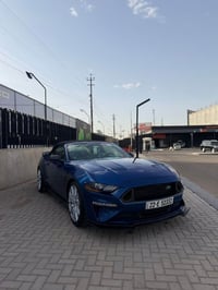موستنك ايكوبوست 2018  مواصفات عادية ،  حادثها قطعتين بنيد + جاملغ مكفو...