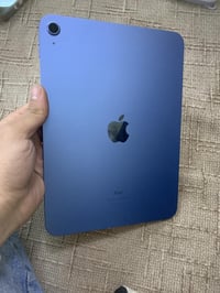 ايباد 10  ذاكره 64  بعده على تحديث 18 الجهاز نضيف وخير من الله بصمه صو...