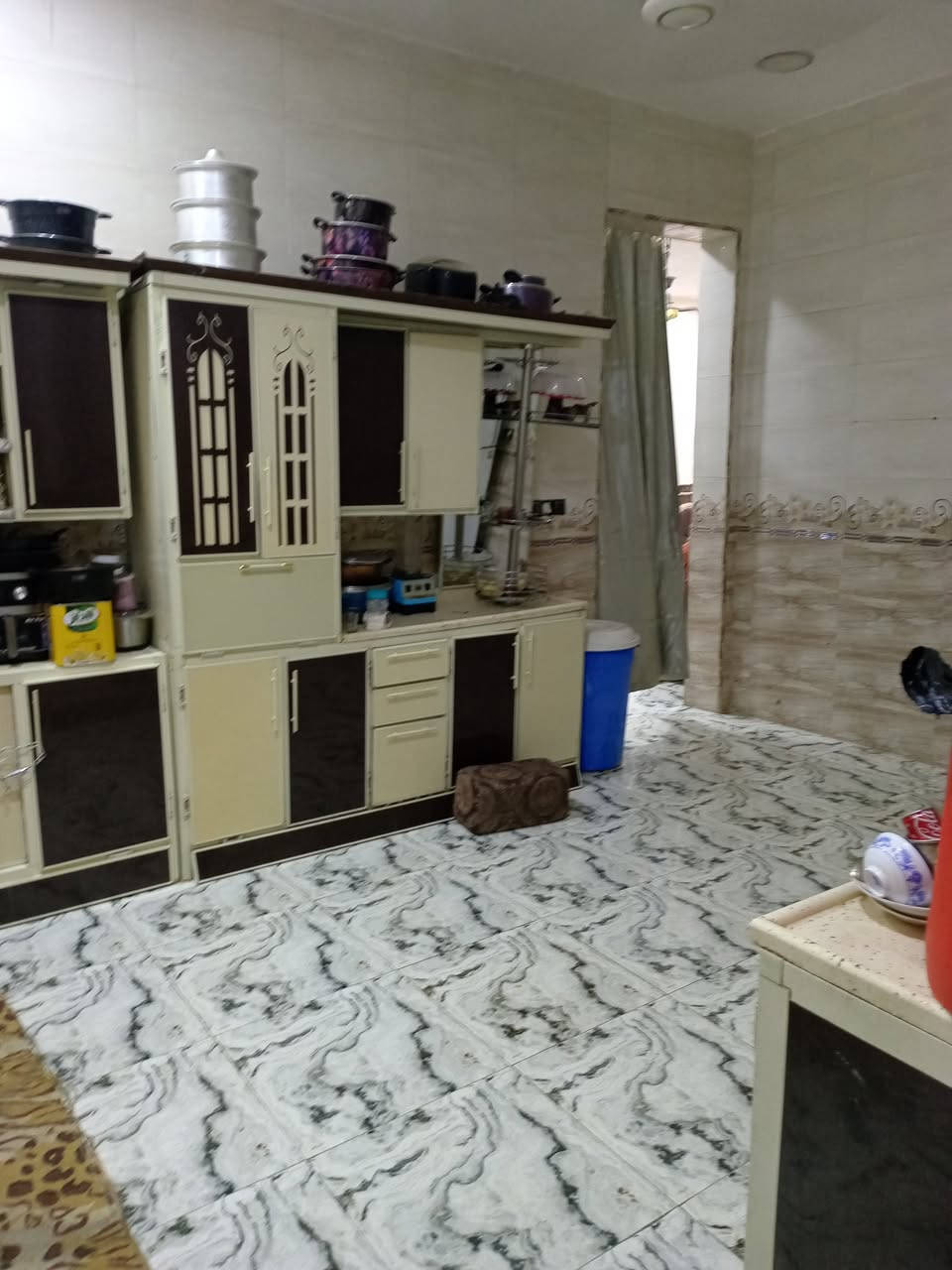 يا الله

دار للبـيـــع سيد جميل ( 200 متر )
قرب الأسواق المثلث ( اسواق ناي )+ قرب الحديقه المثلثه

متكون من طارمه كبيره واستقبال وصاله ومطبخ كبيرات
ومنور وغرفتين نوم وصحيات داخلية وخارجية

الطابق الثاني

غرفتين نوم كاملات  عوزهن تفاصيل قليله

مطلوب إسكان 60 مليون الشراي ايسدد بشرط تبديل الكفيل

للتواصل والاستفسار خاص او اتصال
***********
***********

اخوكم ابو نور الدلال

المكتب مجاز حكومياً ادخل للحساب ناشر ابيوت اي بيت ايعجبك راسلني وتدلل

أعرض عقارك عندنا ودع لنا التسويق

عنوان المكتب سيد جميل شارع 20 مقابيل أسواق امير
