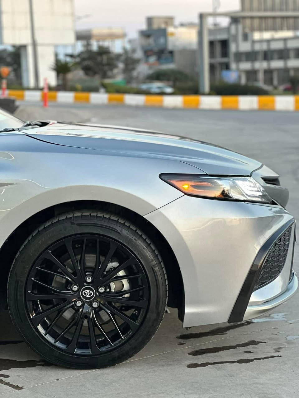 ‏2023 𝐓𝐎𝐘𝐎𝐓𝐀 𝐂𝐀𝐌𝐑𝐘-𝐗𝐒𝐄 

تويوتا كامري (XSE) موديل 2023
رقم كربلاء مميز 71100
معوقين المعوق شاب اقربائي 
بية وكالة عامة مطلقة
اللون : سلفر / 
  
عداد المسافة 29 الف 

حجم المحرك  2.5L ( 4.سلندر )
                            
الضرر : جنطة ، جاملغ الخلفي فقط

المواصفات : 𝐗𝐒𝐄
ابواب بصمة
صندق بصمة
بصمة تشغيل 
شاشة  كبير
ويل 19 S
حساسات خلفيه امامي 
هاند بريك بصمة
اوتو هولد (𝐀𝐔𝐓𝐎 𝐇𝐎𝐋𝐃)
رادار امامي (تحديد مسار)
‏‎رادار جانبي (نقاط عمياء)‏
مانع انزلاق+𝐀𝐁𝐒
3انظمة  (𝐄𝐂𝐎) (𝐍𝐎𝐑𝐌𝐀𝐋)(𝐒𝐏𝐎𝐑𝐓)
تحكيم استيرن+ شفتات استيرن
كشنات جلد لون اسود ، كشنات كهربائي
كشنات الامامي تدفئة
لايتات (𝐋𝐄𝐃) عدسة زينون بيلادي
اناره داخليه LED
شاحن وايرلس
مثبت سرعه تفاعلي قيادة الية
تحديد مسار 
 تخم تاير دلوب اصلي صار شهر من انشد

مكان السيارة بغداد 

سعر 220 $ وبيها مجال إن شاء الله 
للتواصل والاستفسار ***********
