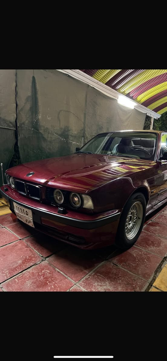 السلا عليكم للبيع Bmw رقم سليمانيه 525i اصل بليته وسنويه وكاله عامه بأسمي شخصيآ السياره عليه ادامه كامله وصبغه جديده محرك مسكر فانوس اصل السياره كامله حداديه تخم تاير محرك كير اكسل كله بشرط السياره نضيفه بمعنا الكلمه اني مشتغله ع ايدي كامله ترايه كلش حلو بيه بس التبريد الڤان مالته عاطل سعره ٦٠ وبيه مجال قليه مكاني بابل ***********
