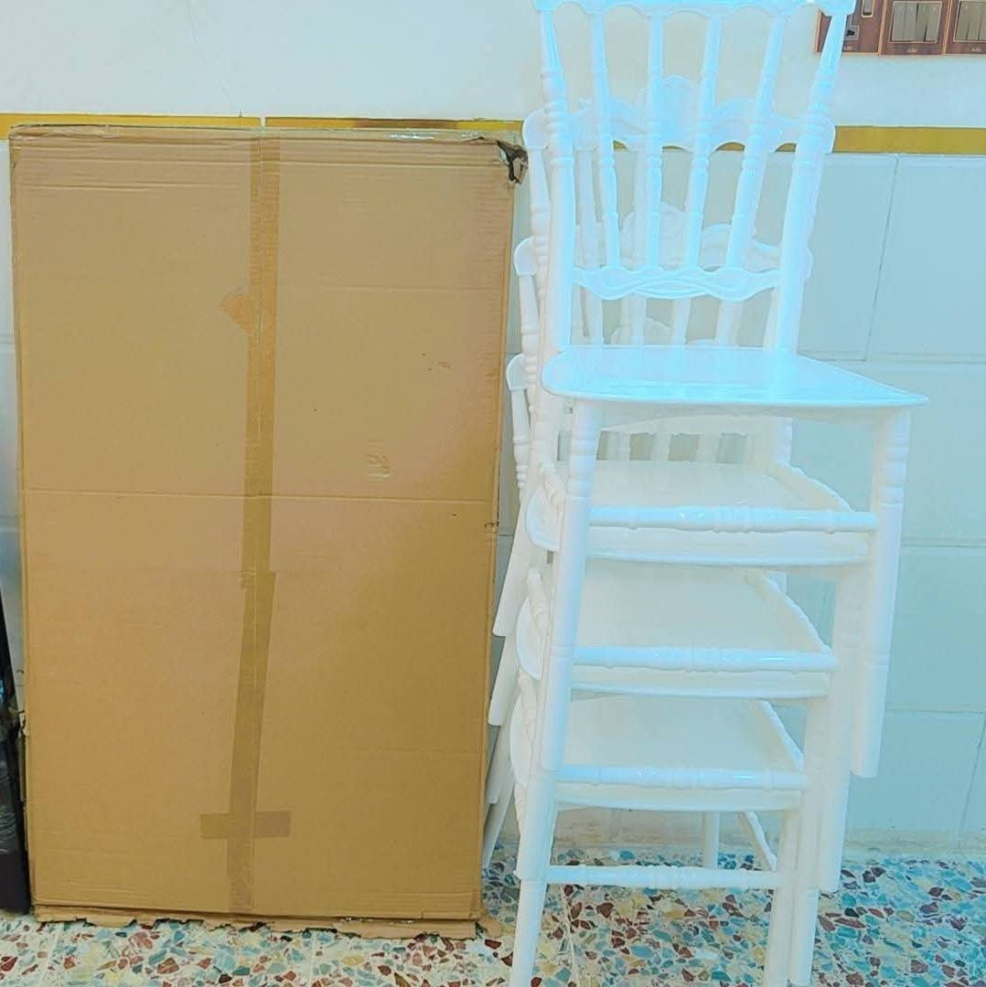 ميز طعام مرمر بورسلين بلكراتونة ثقيل لاعلى درجة سعرة 350 اريدة 175 عنوان شارع فلسطين  تقاطع الصخرة موجود توصيل ***********
