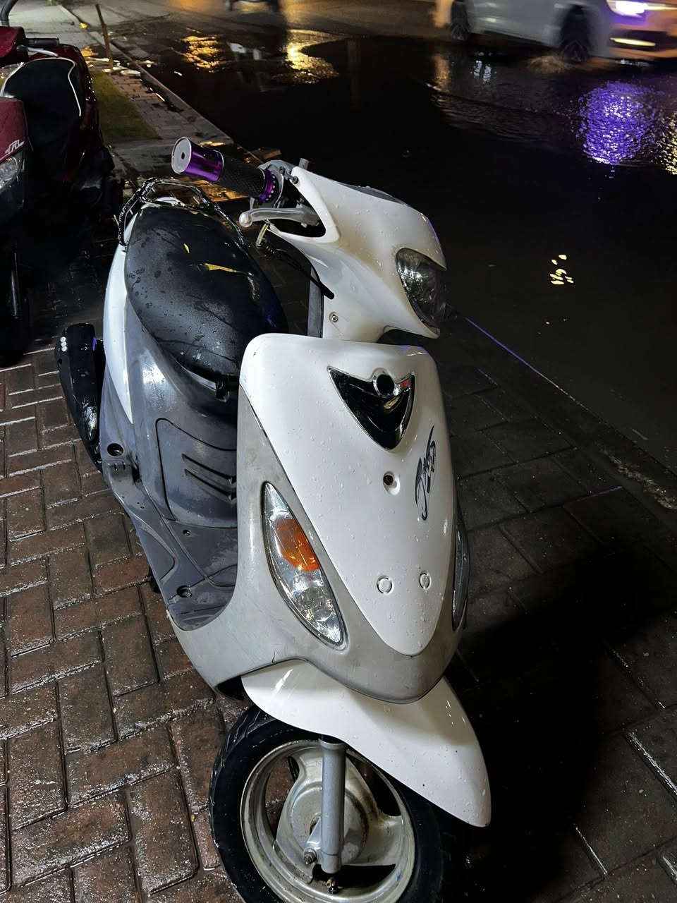 السلام عليكم ماكس منغولي رمبه اورقه كامله كلشي شغال مابيه نقص بس باتريه شوي تعبانه كهرباء كله شغاله جيب فيتر وافحص أخذته ب850 ومعتاز ارد ابيع
برغي ممفتوح منه رايده ب550وبيه مجال 
عنوان بغداد الشعب شارع عدن
***********
