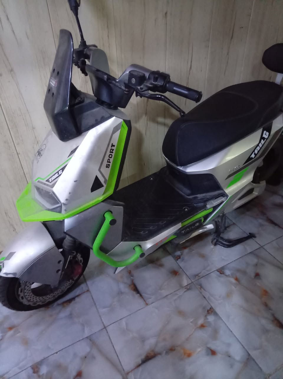 السلام عليكم دراجة شحن للبيع ناقصها فقط بطاريات موديل 2025النوع TAILG


**إذا كنت صاحب هذا الإعلان وتريد حذفه لأي سبب، رجاءا أرسل رسالة إلى الدعم الفني**