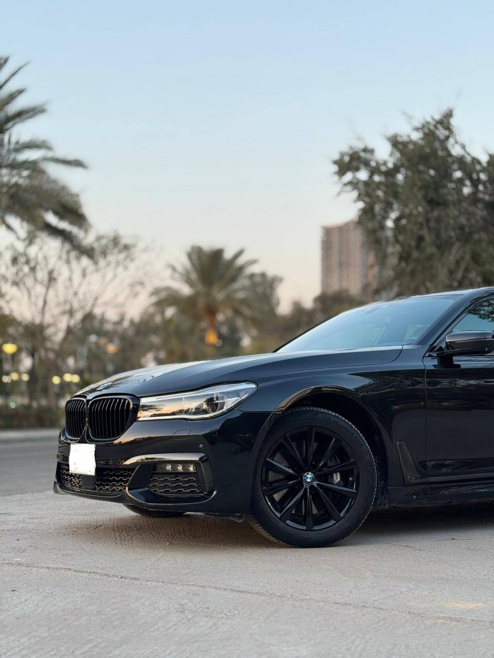 السلام عليكم /  للبيع
BMW 750i xDrive M Kit – موديل 2016

للاستفسار :  ***********

🚗 المواصفات:
🔹 العداد: 73,000 كم
🔹 المحرك: 4.4L V8 تون توربو – xDrive دفع رباعي
🔹 نظام تعليق هوائي متكيف
🔹 كت M كامل بإطلالة رياضية مميزة
🔹 طبقة حماية PPF للحفاظ على الطلاء

✅ إضاءة Adaptive LED
✅ 4 كاميرات – نظام 360 درجة
✅ حساسات أمامية وخلفية
✅ أبواب بصمة وشفط – زجاج طبقتين للعزل
✅ صندوق خلفي كهربائي مع شفط

✅ مقاعد جلد مارينو فاخر مع تدفئة وتبريد ومساج
✅ ذاكرة مقاعد (Memory Seat)
✅ إضاءة داخلية LED متعددة الألوان
✅ تخشيب فاخر
✅ داتا شو (Head-Up Display - HUD)

⚠ ملاحظة: البونيد مبدل بدون صبغ، الإيرباك ستيرن راجع سستم. 

#BMW_750i #M_Package #Luxury_Cars #BMW
