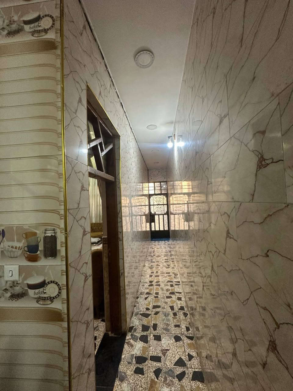 مساحه ١٠٠ طابقين ونص
٤ غرف نوم

٣ حمامات

زراعي سند ٢٥

170 مليون

***********
بلديات قرب شارع مثرف
