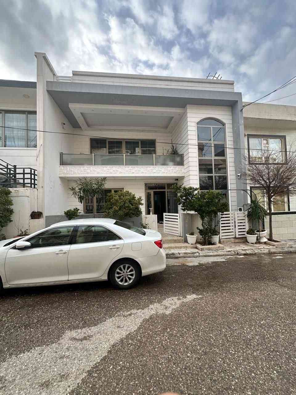 خانوویەکی 3 نهۆم بۆ فرۆشتن 💐 
 ⏬ 
🟣 نهۆمی دوو و سێ دەکت و مەغریبی و شۆڤاژە 
🟣  ڕووبەری 200 مەترە 📏 
🟣 ڕووی ئەزمەرە 🗻
🛑 پێکهاتەی خانووەکە ⏬ 
نهۆمی یەکەم »»  میوان و هۆڵ و چێشتخانە و مساعید و دوو نوستن و مشتەمەلات 

نهۆمی دووەم »» هۆڵ و میوان و چێشتخانەی کراوە +
مساعید و نوستنێک
نهۆمی سێ یەم »»  دوو نوستن و مشتەمەلات

ناونیشان 📌 سلێمانی ـ کوردسات نزیک قوتابخانەی کوردستان 

Code 745 🏷️

بۆ زانینی #نرخ  کۆمێنتێک بنووسە 💬  وەڵامت پێدەگات ✅ 

بۆ پەیوەندی ☎️ 
0771 971 2762

عقارات #گوڵستان 📌 دووسایدی هەواری شار - تەلاری ماد ـ ئۆفیسی ژمارە 1 

تێڕوانینێکی نوێ بۆ #خانووبەرە 

#Gullstan #location 📌 
https://maps.app.goo.gl/1GomebFBGkwavWat9

#kurd #kurdstan #kudsat
