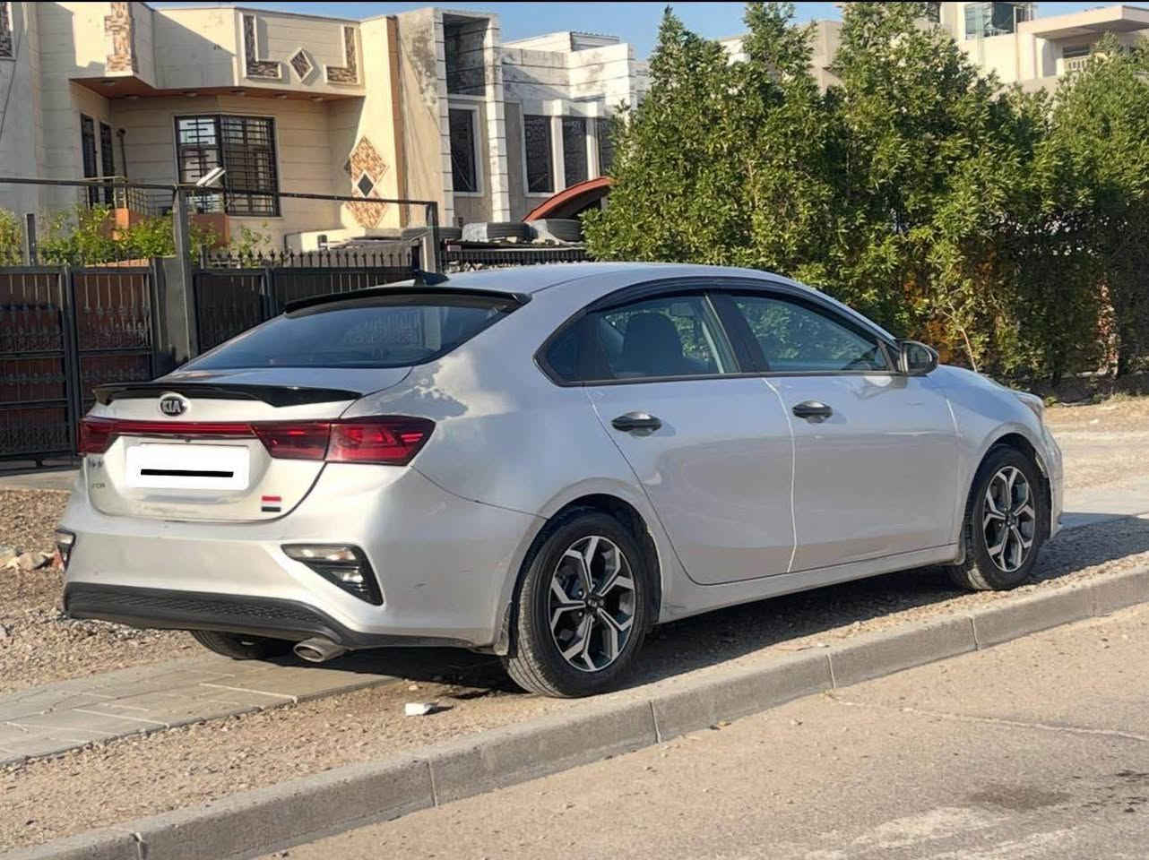 كيا فورتي 2020          
*  وارد امريكي
*   لون رصاصي
* مديل 2020
محرك 2000 دوش 
كير Cvt
(المواصفات )
رادار امامي
تحديد مسار
مثبت سرعة
مانع انزلاق 
ايقاف ذاتي 
قيادة ذاتية 
كامرة دوارة 
نظام كير ( اوتو + عادي )
نظام القيادة (سمارت - سبورت - نورمال )
تحكم استيرن جهتين
كار بلي + شاشة اعطال 
ويل كب بلادي
سيارة ماشية ( 43ml )

السيارة رقم اربيل انكليزي باسمي ( هزة + فحص ) جديد

ضرر السيارة
ربع الجاملغ الخلفي عكس السايق و نص الصندوق مرفق السونار 
السعر (128 ورقة ) وبيها مجال 
رقم الهاتف ( 077101115 بغداد, العراق


**إذا كنت صاحب هذا الإعلان وتريد حذفه لأي سبب، رجاءا أرسل رسالة إلى الدعم الفني**