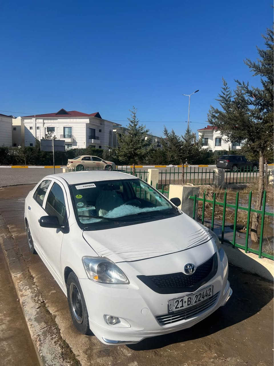 یارس ٢٠١٠ 
سپی بەفری 
پێنج بالیف 
دەبڵ گێچ 
چوار تایە ویلی نوێ 
گێڕ تۆماتیک 
سەیارەکە زۆر خاوێن و بێ کێشەیە 
ژینگە و سەنەوی تاکو ٢٠٢٩ نوێیە 
تحویل و وەکالە بەشەرت 
سەیارەکە حیزام سبوغە و چەمپی پێشی هەیە 
گۆڕینەوەش ئەکەم لەسەر دڵ گرتن 
هەولێر بنەسڵاوە 
*********** فایبر واتساب 
*********** واتساب و ڤایبر أربيل, العراق
