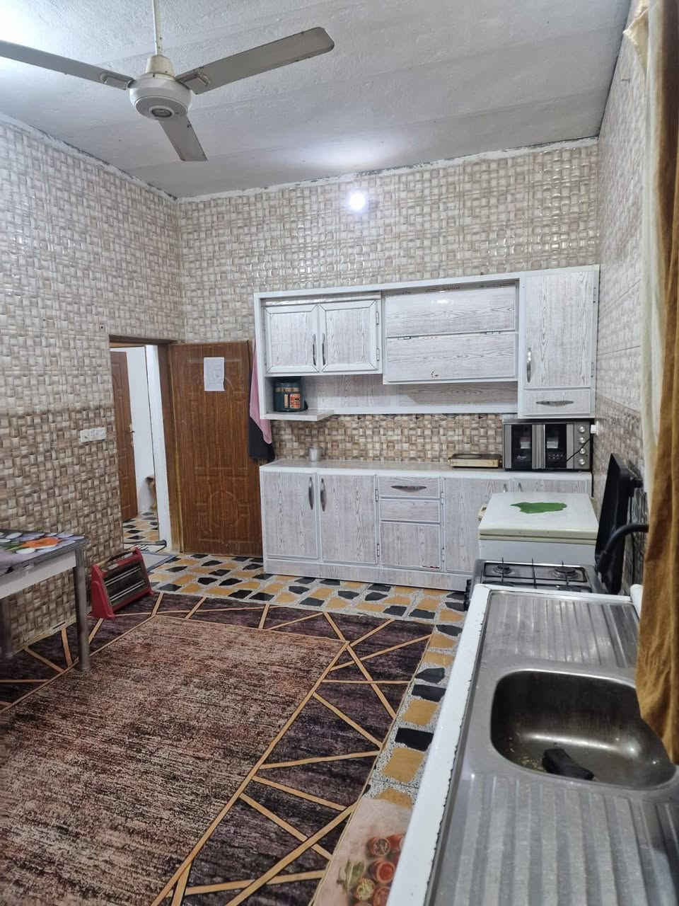 السلام عليكم دار للبيع طابو .. نهاوند الثالثه ٢٠٠ متر عله ساحه وشارع ٢٠  مقابل قسم البلديه .قاط واحد كامل بنيان .رقمالهاتف  ***********
