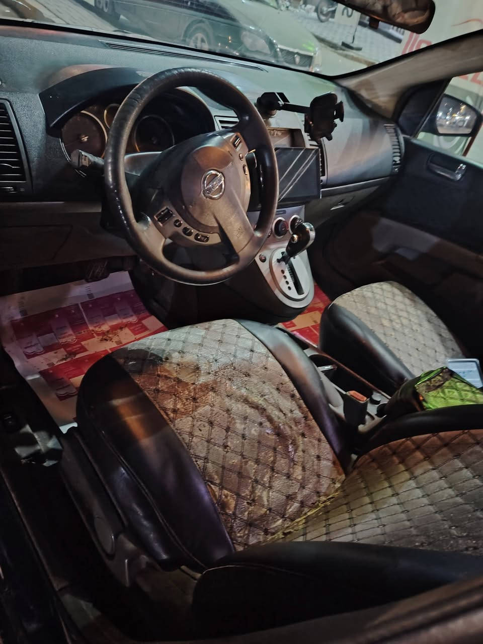 نيسان سنترا وارد خليجي ٢٠٠٨ سياره صبغ عام بيه وبيه نقوصات  محرك جديد شاده قبل فترا  سعر ٥٥  ***********. ما اعرف شبيه حادث ال يجي هوه يفحصه
