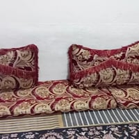 جلسه للبيع. عدد سبعه مندر و11مخده. السعر 100وبيها مجال قليل. الاستفسار...