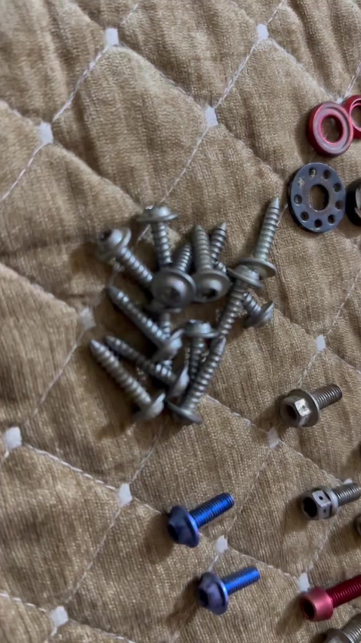 صفاكات سكنس كوسو وبراغي رياضي توصيل موجود اي استفسار خاص رقمي ***********
