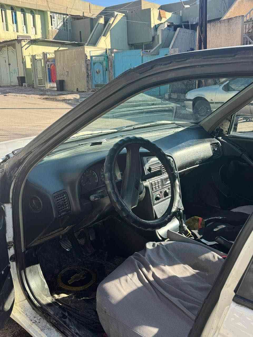 بیجۆی ڕەوا ٢٠٠٩ ئەکسل

سەنەوی تا ٢٩ تازەیە بەناوی خۆمەوەیە

یەک چەمەلەخی دوای بۆیاخە

مەکینەی کەمێک بوخاری هەیە

گێڕ و کلاج و عەینەی تازەیە

چوار تایەی لۆکی لەژێرە

٣٢ گەڵاو مامەڵە 

*********** السليمانية, العراق
