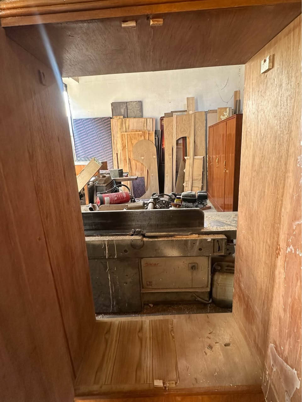 سلام عليكم 
كنتور اربع ابواب تسكام كامل صبغ قفل يدة وجه الكنتور جديد 
النجف الاشرف تقاطع العسكري كبل 
الهاتف*********** النجف, العراق
