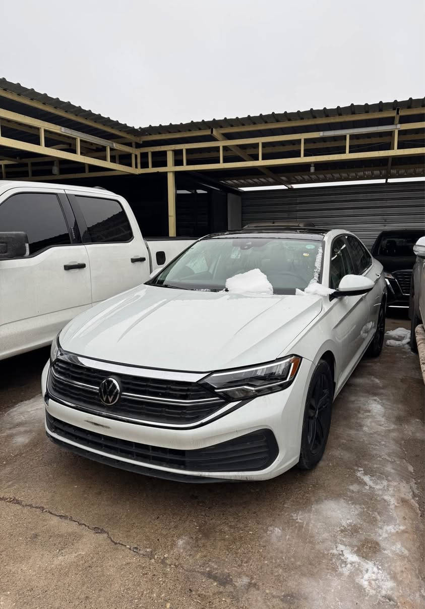 Volkswagen Jeeta SE PLUS 2024 
فولكسواغن جيتا اس اي بلاص ٢٠٢٤

فول فول مواصفات SE PLUS 🎖️
بانوراما و بصمة و دواخل بيجي و كشنات كهربائي و كشنات و سترن هيتر، رادار امامي و خلفي و جانبي و حساس، بريك بصمة و شاشة و كاميرة، لايت ليد و زينون و نظام ايكو و سبورت و نظام تراكشن و ويل كروم حجم ١٨ و بعد  ....

ثلاث قطع صبغ و بجم و خلفي كبس 👌
راديتر و مروحات كلها بلادية شركة
ضربتها بس بيها دواخل بالباب جهة السكن الامامي
 ٥ الاف ماشية و ارباك سترن و بردة طاك

كير محرك تبريد شرط مضبوط 💯
حجر و راديتر و رادارات بلادية شركة 💯
بدون رقم و يترقم محافظات شيمالية ✔️

سعر 🔥 142 و مجال
مكان عقرة "ئاكرئ" 📍
واتس اب و كورك ***********
*********** اكر, نينوى
