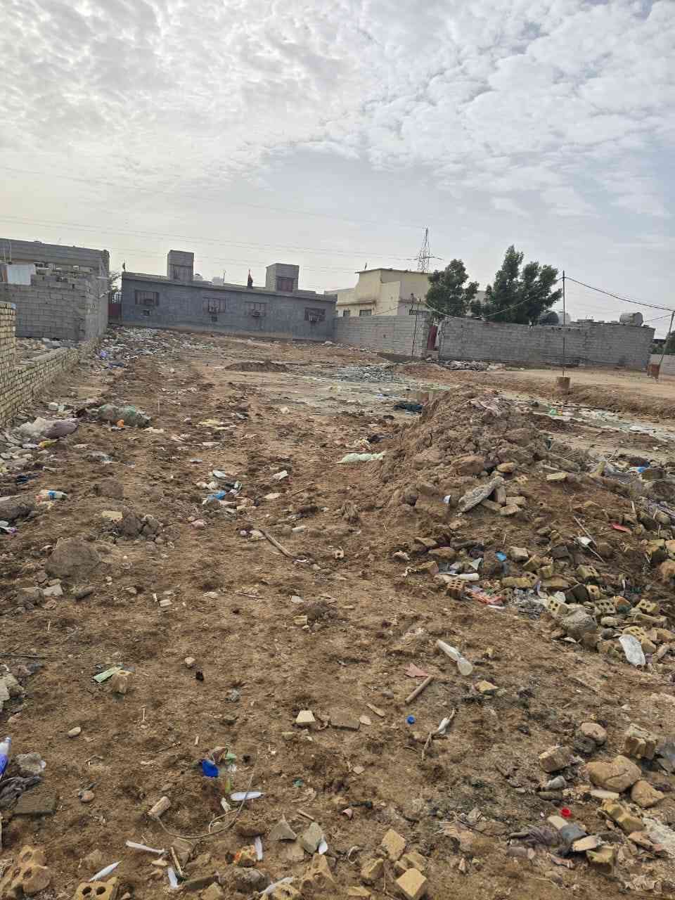 السلام عليكم قطعه مساحه الف متر نزال 50و الجبها 20شارغ تبليط ماء كهرباء واصله مقابيل النازحين الاستفسار ***********
