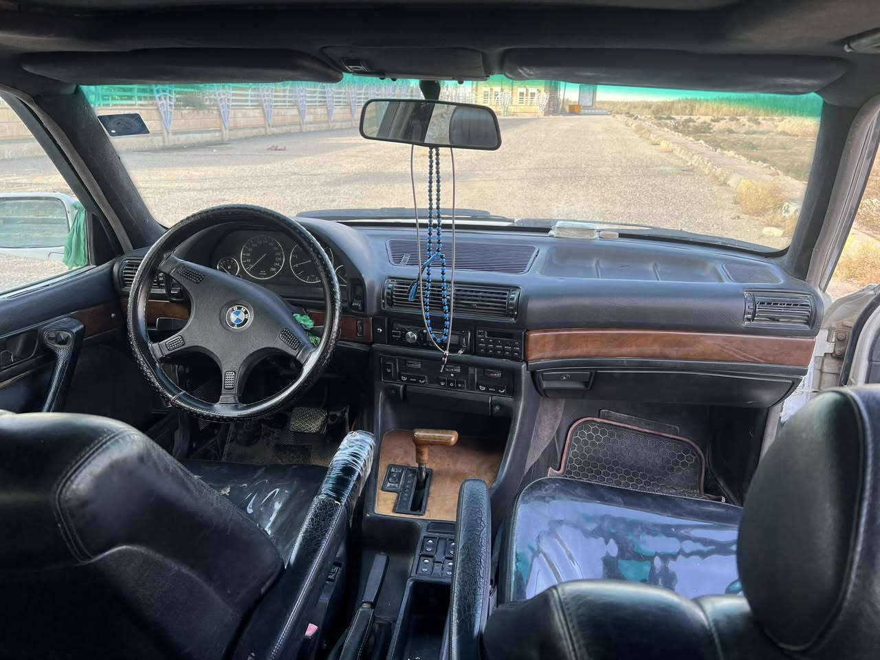 BMWموديل 1991
محرك 735 مجفت
حداديه نص عمر 
سنويه جديده. مشروع وطني  لحد 2031 الرقم الجديد
تحويل ثاني يوم 
مكفوله عشائرياً وقانونياً
تايرات جديده 
سبيرها وياها وجكها الاصلي 
مصبوغ بيها ٣قطع بس نبيع مصبوغ عام
العنوان/البصرة/الهارثه/
الرقم/***********
