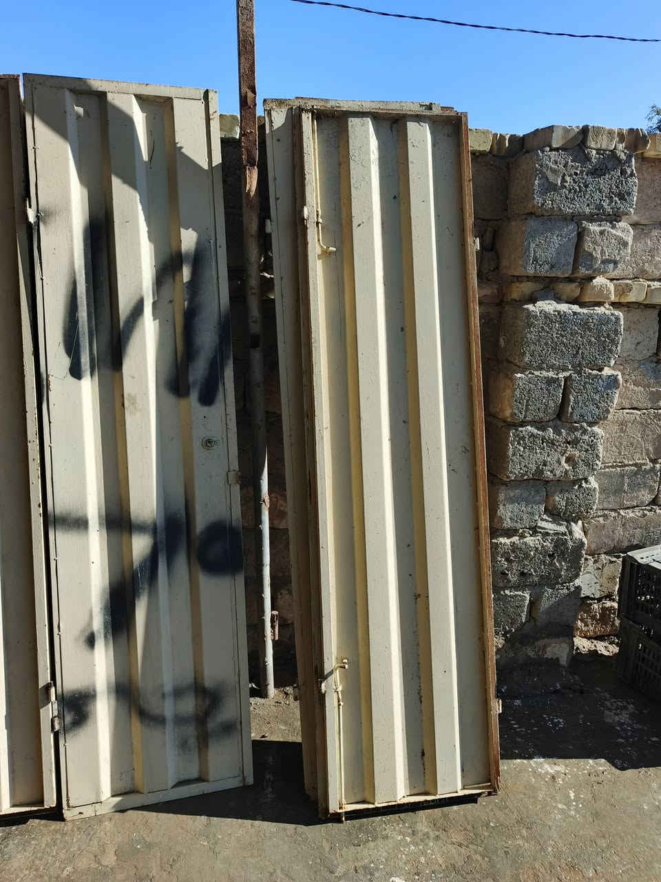 سلام عليكم بيبان تفتري العدد 3 كامل هو وجرجوبه مالته قبل اربع تشر مشتخلهن العنوان الامام عون سعر الواحد 250 الف ***********
