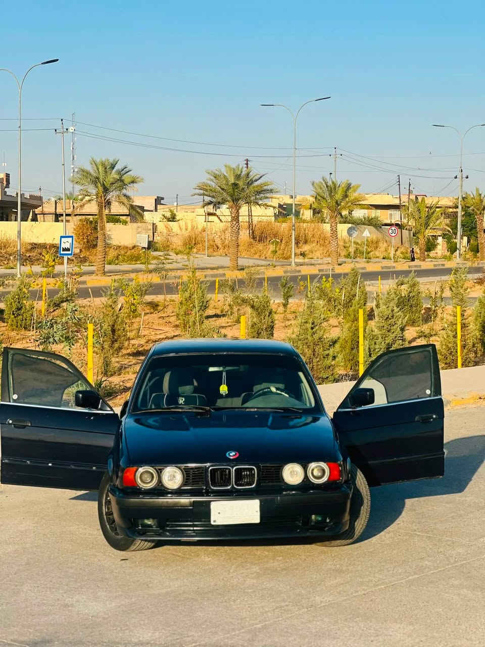 السلام عليكم
للبيع فقط 

بي ام 520 كبس 

كير عادي 

سنوية لل 2028

شرط التحويل 

مكينة شرط كير fz جديد 

اكسل جديد 

طخم امامي جديد 

تخم تايرات جديد

تبريد شغال وثلج 

راديتر 45 جديدة 

بانكة تبريد جديدة 

جامات اماي كهرب 

تحكم مري 

رقم نينوى 

فيت بم اصلي مال بي ام 

كوبون بانزين بيها 
السعر 42 وبيها مجال 

للتواصل ***********
