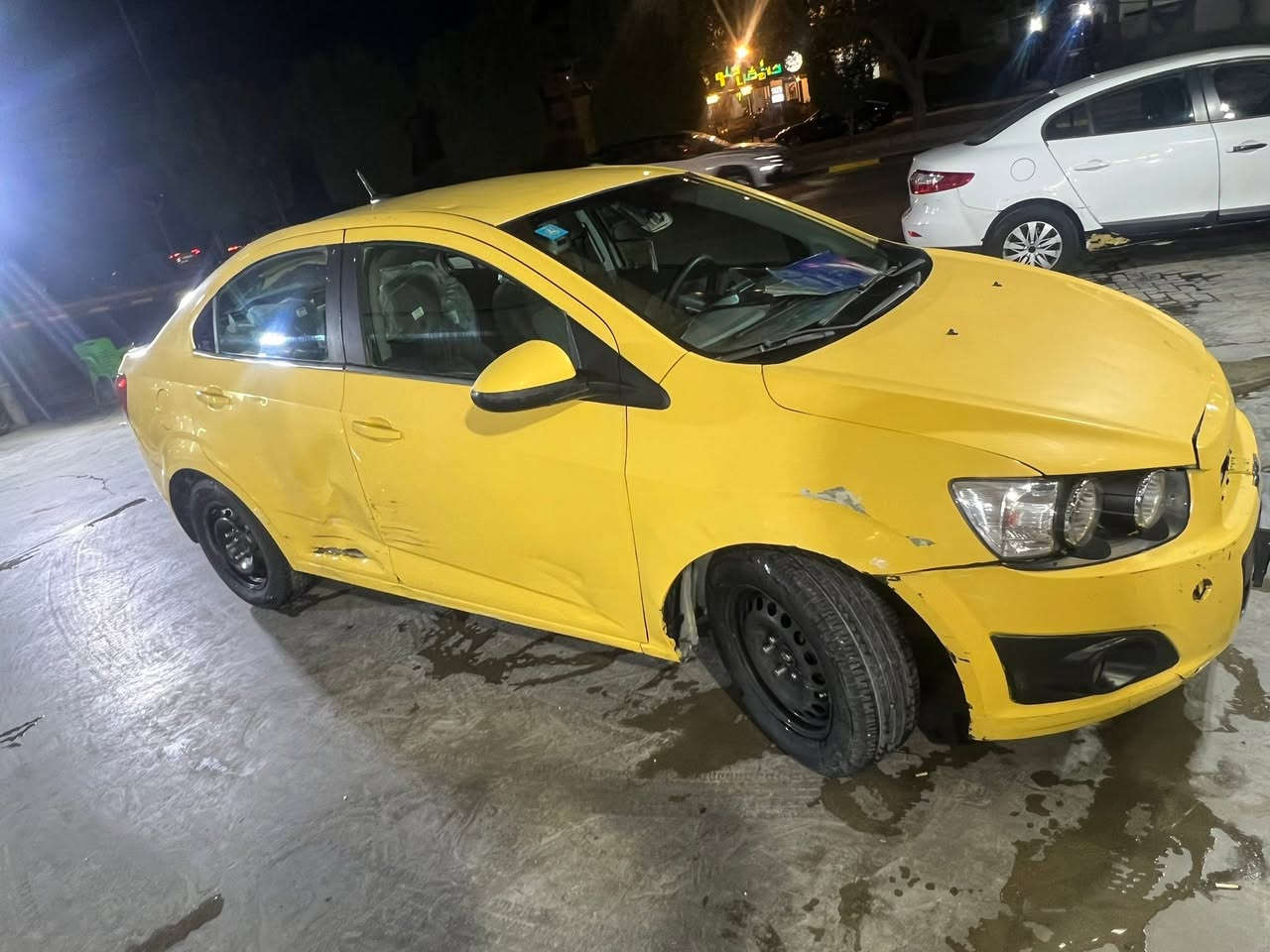 شوفرليت سونك أمريكي
مكينة  مابيها شي كير جديد. تخم تاير جديد حدايدة كلش تعبانه

السياره تتاخر بتشغيل بسبب حساس كرنك  والفيت بم مواصله كهرباء ضعيفة لو كتف لو قطع 

  بيها حادث باب خلف الصدر.  وبيها ضربات وطخطخات 

رقم بغداد الماني 
السياره طافية أبيعها ع وضعها 45


**إذا كنت صاحب هذا الإعلان وتريد حذفه لأي سبب، رجاءا أرسل رسالة إلى الدعم الفني**