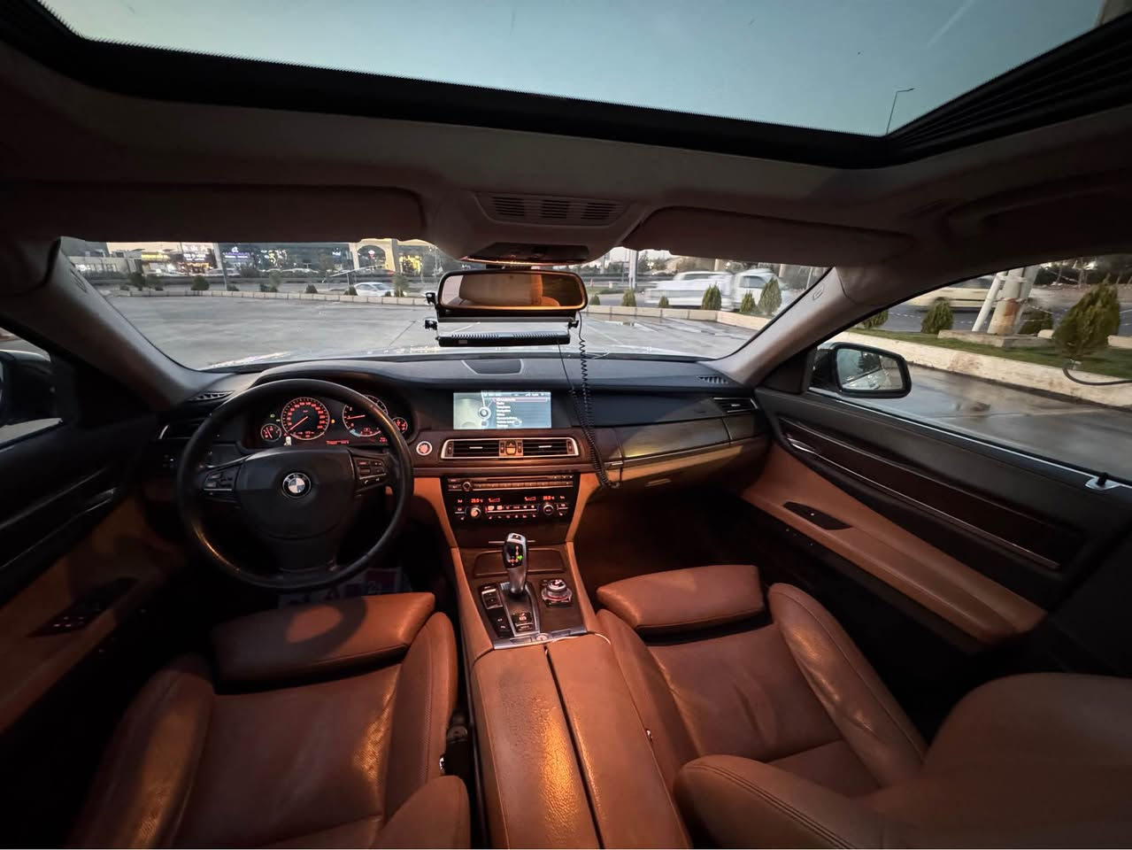 BMW 740Li
بێ رەقەم ادوات ادوات دبی بدون رقم 
مۆدیل ٢٠١١ فول فول مواسەفات ڤی ڤی ئایپی 
مەکینە ٦ پستن مەرغوب 
دەرکە لارج + ناو قەیسی+ گێر کوبرا + ٦ مۆد لێ خورین 
+دەرکە شەفت + سندوق شەفت + سلایت گەورە+ کوشن موساج خەزن کارەبای +کوشن سارد و گەرم + کەلە شاشە + شاشە گەورە ٣ شاشە + ٥ پەردە کارەبای +تەبرید مەرکەزی ٦ ڤانە + سیدی دیڤیدی تەلەفزیۆن بلوتوز ٣ ئۆکس ٢ یوئیس بی گی پی ئیس شاشە کۆمپیوتەر +ڤۆلیۆم تحدید سرعە سیستەم سیری ….هتد 
سەیارەکە مواسەفاتی لە ژمار نایە فول فول مواسەفاتە 
سەیارەکە بۆ هیچ شتێک مەپرسە سەیارەیەکی زۆر جوان و پاکە سەیارەکە دوبەیە بێ رەقەم کێشەی مەدەنی بەشەرت 
گێر و مەکینە و کارەبایەتی بەشەرت 
گۆرینەوەش دەکەم بە شتێک بە دڵم بێ 
*********** أربيل, العراق
