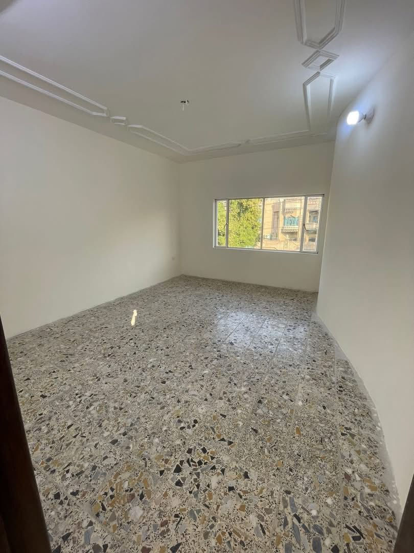 #للأيجار في السيدية 

150 متر نضيف جداً يصلح تجاري او سكني

يحتوي على 
 • كراج 
• غرفتين نوم 
• مدخلين 
• صحيات عدد 2
• موقع العقار علا شارع النخل نفسة

للأستفسار :***********
