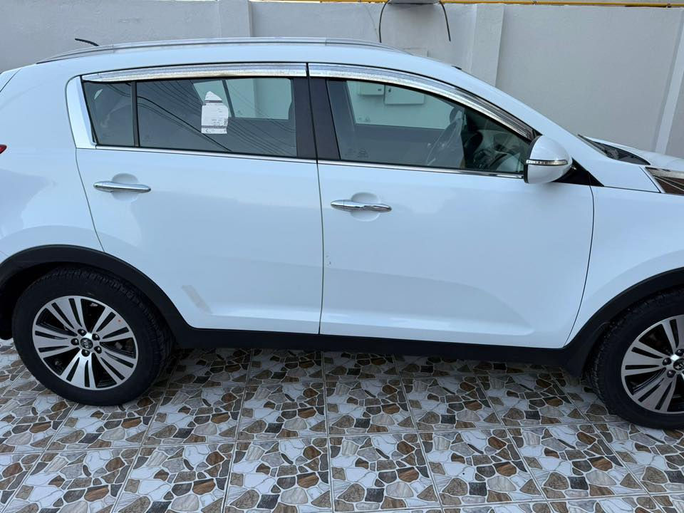 السلام عليكم ورحمة الله وبركاته من رخصة الادمنية المحترمين .
والاعضاء المحترمين
 كيا سبورتج 2015 للبيع اللون ابيض رقم بغداد 
مكفولة من الصبغ والبارد كير محرك مكفول ماشية 117 ال كم 
مكان السيارة بغداد الكرخ 

السعر 163 ورقة 
للاستفسار عل الارقام التالية 

*********** 
***********
