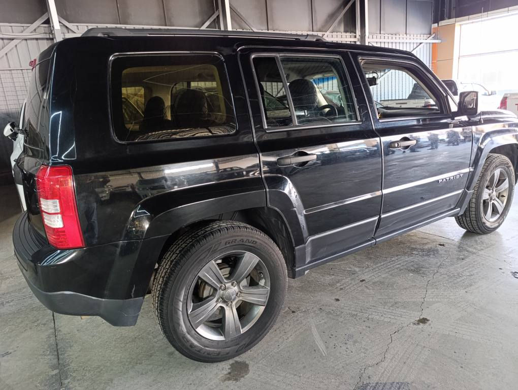 فرۆشتنی خێرا 
جێب پاتریۆت jeeb patriot 
2016
مەکینە گەورە 2.4 ی مەرغوب
ڕەشی قەتران ،
سەیارەیەکی بەرز و خۆش و بێ مەسرەف، 
ماشاء الله ئەو هەیکەلە بەرز و جوانە بەپارەی قەمەرەیەکە،
گێڕ و مەکینە بەشەرت وە نەکراوەتەوە،
هەر چوار جامی کارەبایی ،
کامێرای بۆ بەستراوە ،
دژە خلیسکە،
کوشن کارەبایی ،
ئاوێنە هیتەر،
گێڕ عادی و ئۆتۆماتیك،
بۆنیت و چەمەلاغی بۆیاغە بێ ناوگرتن، لەگەڵ دەرگایەکی دوای سایەقیش ساردییە،
تازە ڕۆنم لێ گۆڕیوە،
بەرگە کوشنی تێگراوە،
ڕەقەم و سەنەویی تازەیە تا 2029 ،
تەنها هەززەی بەسەرچووە،
93 هەزار ڕۆیشتووە ،
نرخی 112 وەرەقە و مەجالێکی کەم، گۆڕینەوە ناکەم تەنها فرۆشتن، سەیارەکە ماڵی دۆستە،
هەر کەس موشتەرییە لەخزمەتدام با پەیوەندی بەو ژمارەیەوە بکات، واتس ئەپ و ڤایبەریشی لەسەرە.

***********
سەنگەسەر بشدار, السليمانية
