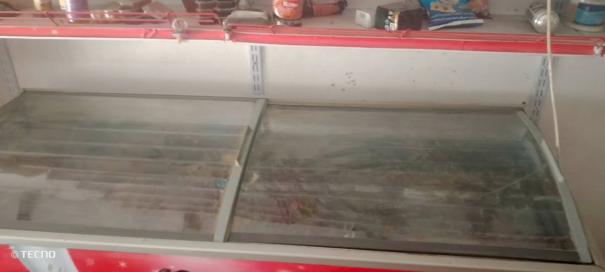 السلام عليكم شباب عدي مجمده خت الجديد البيع 400 وبيه مجال بلاش المكان بغداد الكماليه وهذا رقمي للتواصل ***********
