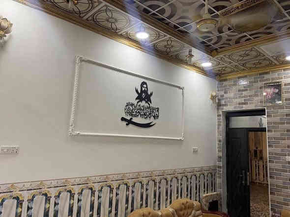 دار سكن حي الأمين أولى 
المساحة 125م + فضله
📍حي الأمين أولى  
📍قرب مدرسة هاجر
بناء حديث وخارطه حديثه گونكريت
يحتوي البيت طابق الأول يحتوي على ٤ غرف نوم
 استقبال +صاله كبيره 
غرف نوم  🛌 + مطبخ🧑‍🍳+ مجمع صحيات داخلية وخارجية🛀
الطابق الثاني
غرف نوم عدد ٣
صالة
مجمع صحيات
السعر ١٤٤
***********
