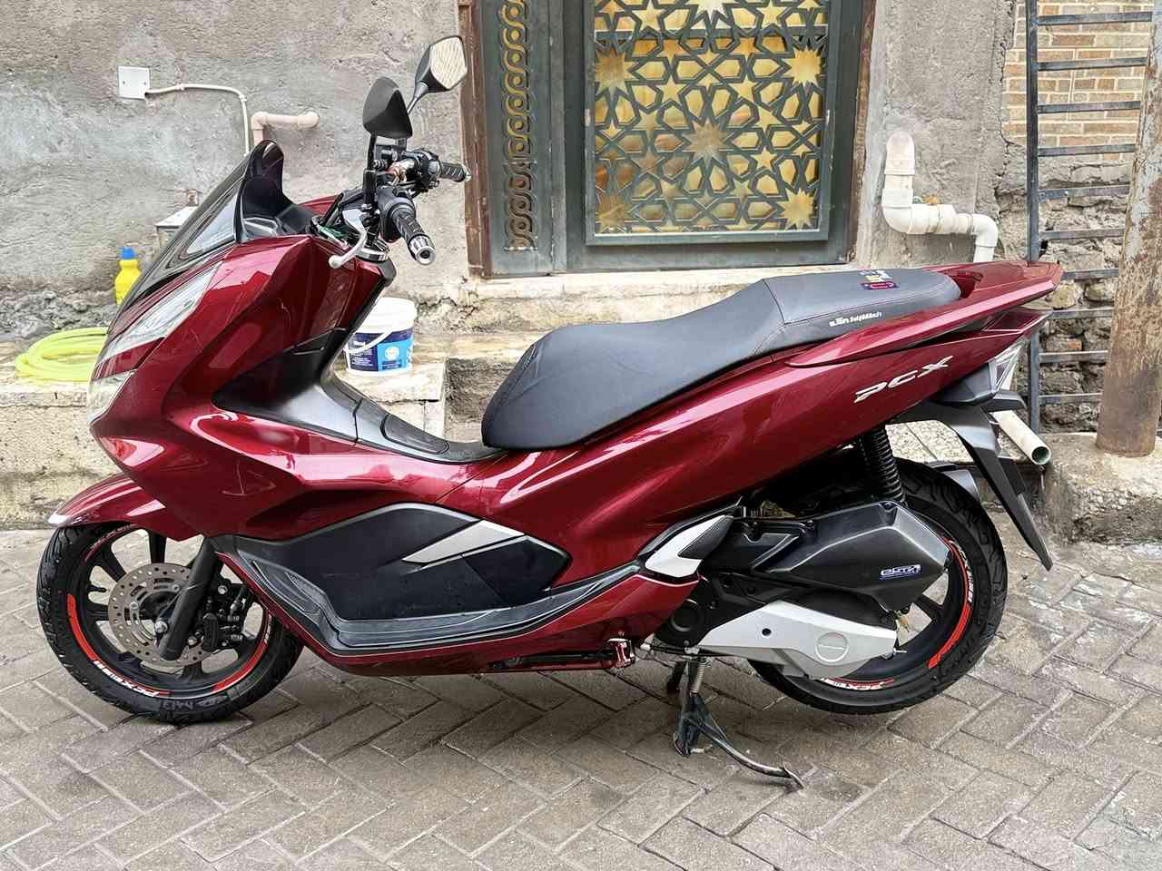 للبيع دراجة pcx Honda 2020 ياباني بصمة جيل ثالث 
لون ماروني مميز 
المحرك 125cc 
المسافة المقطوعة 18ونص 
بصمتين
حساس ازدحام 
استان كربائي 
للاستفسار ***********
العنوان/ بغداد مدينة الصدر شارع الفلاح قطاع 19 مقابل مختبرات النخبة
