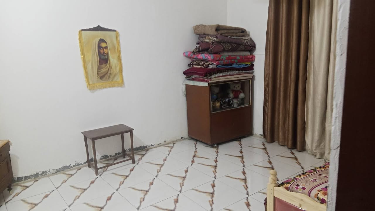 دارللبيع مساحه م100مربع قريب جداعشارع نزلت العزاوي قرب بانزيخانة الفؤادين مجاري عشارع شارع صب طابقين ***********
