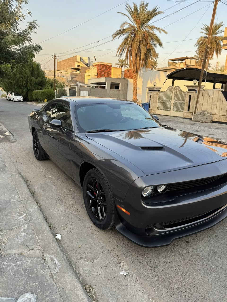 دوج جالنجر 2023 للبيع last call الاصدار الاخير SXT لون رمادي شذره بتغير ماشيه 20 الف محرك 6 سلندر 3.6cc رقم بغداد الجديد باسمي السياره بيه قطعتين صبغ بامريكا جاملغ امامي وجاملغ خلفي و قطعه صبغ بالعراق البنيد مصبوغ و الجاملغ تبديل لون يعني صبغ 3 قطع و صور الحادث موجوده بالمنشور السياره بدون دواخل فقط البراكيت الي براس الشاصي طخه خفيفه بدون تعديل و بدون صبغ دعاميه اماميه مبدله مال SRT ام اللحيه مواصفاته بصمه تشغيل و ابواب دخول ذكي شاشه لمس ام الاعدادات الاصليه كامره خلفيه كشن السايق كهرباء تحكم ستيرن لد امامي لايت زنون ويل كب عنكبوت بيانو بلاك بكلايت لد تبريد منفصل شاشه و قطعتين تبريد امامي خلفي مكان السياره بالمنصور او بحي الجامعه بغداد و السعر 19700$ و هذا رقمي لليحب يتصل ***********
