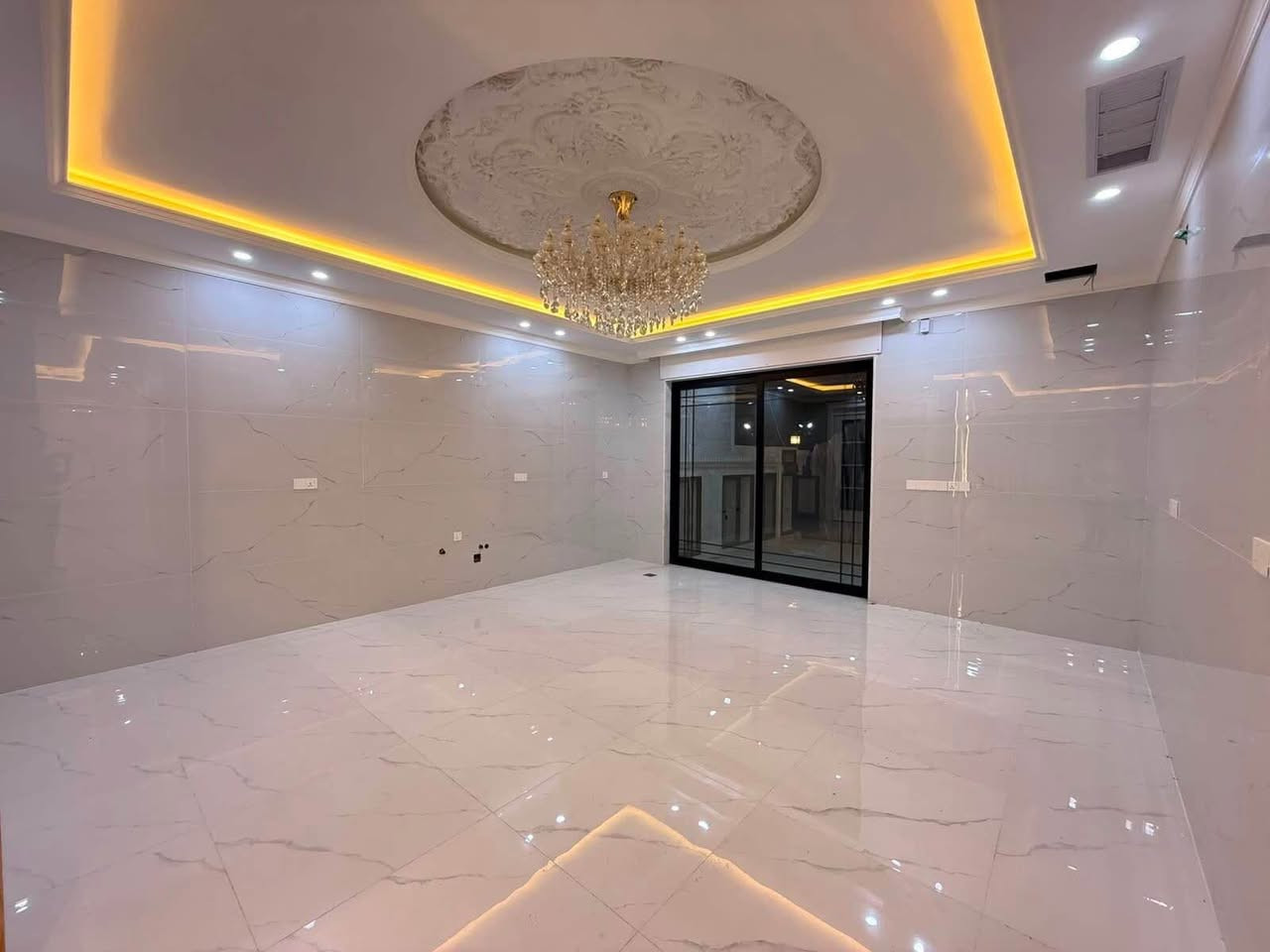 سعر مناسب للبيع في اربيل منطيقة سيدوبارك 
مقابيل بيت حديقة خدمات
مساحة 230م
غرفتين نوم في طابق الاول 
ثلاث غرف في طابق ثاني 
مطبغ حار + بارد 
خدمات فول ماء كهرباء 
للاستفسار سعر اتصل الارقام موجود شكرا
📞☎️ *********** whastup أربيل, العراق
