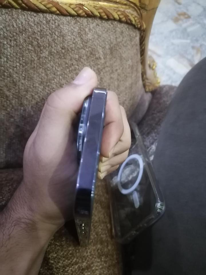 السلام عليكم آيفون 14promax للبيع ذاكرة 256 بطارية 82 جهاز نضيف حيللل شريحة الكترونية يعني يشغل 8 سيمكارت للاستفسار ***********

