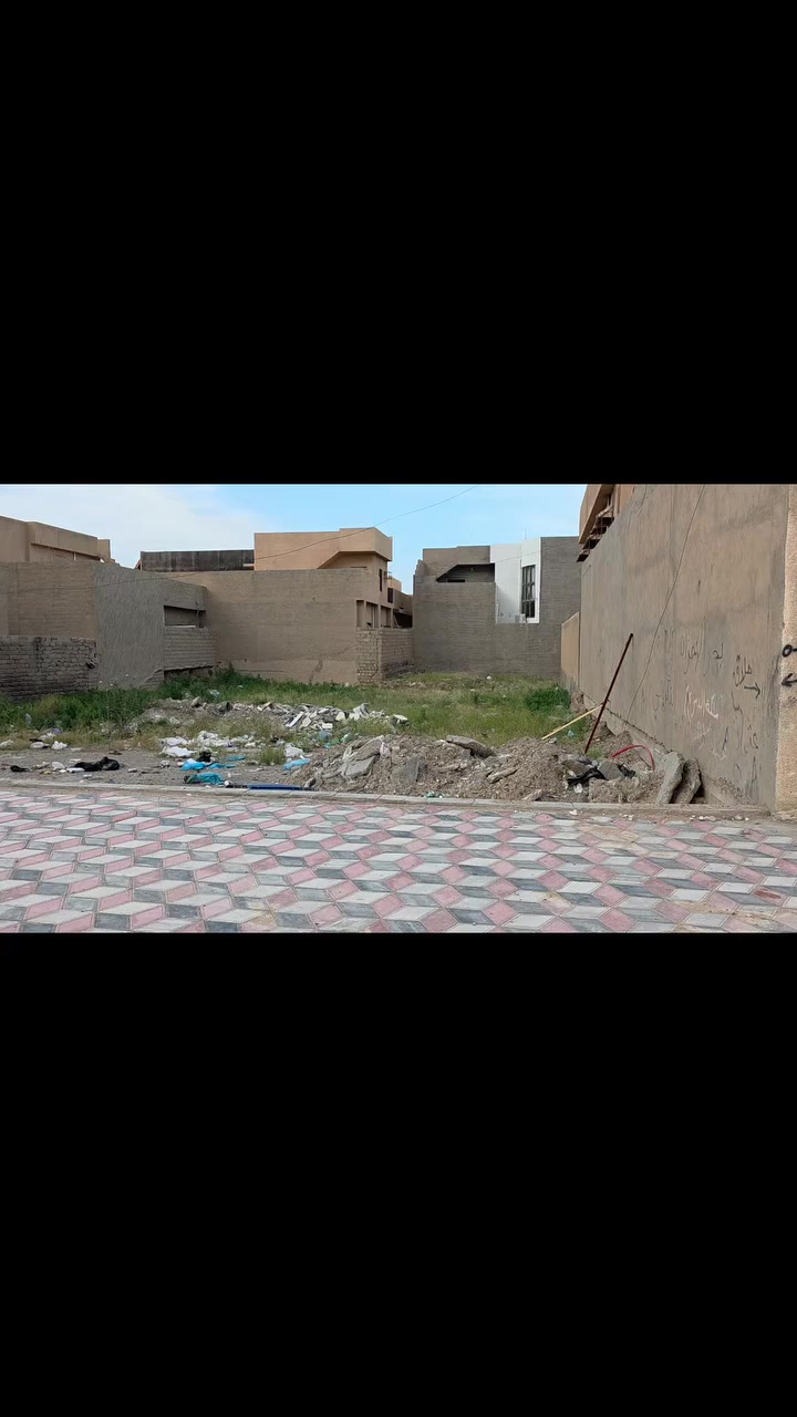 السلام عليكم ...
قطعة ارض تجارية موقع مميز بصف الركن قريبة من شارع البلاج التجاري .. 
مباشر على شارع الجامعة [حولي القادسية ] 
المساحة ٦٦٠ متر 
الوجه ٢٠ نزال ٣٣ 
حركة الشارع التجارية ممتازة 
عرض الشارع ٣٠ متر  للسايد الواحد 
من الممكن الاستفادة من عمل محال تجارية او عمارة سكنية او مجمع طبي او اسواق او ورش اخرى مميزة  تجارية حسب الرغبة ..

الشارع يربط بين البلاج وينتهي بجامعة تكريت .. وعلى مسار الطريق عدد من الطرق التجارية المطله على الشارع .. 
لتضيع الفرصه 💙
السعر وباقي التفاصيل على الرقم 
*********** 
#مكتب_المتميزين_قرب_قطاع_للصحة/ في شارع البلاج
