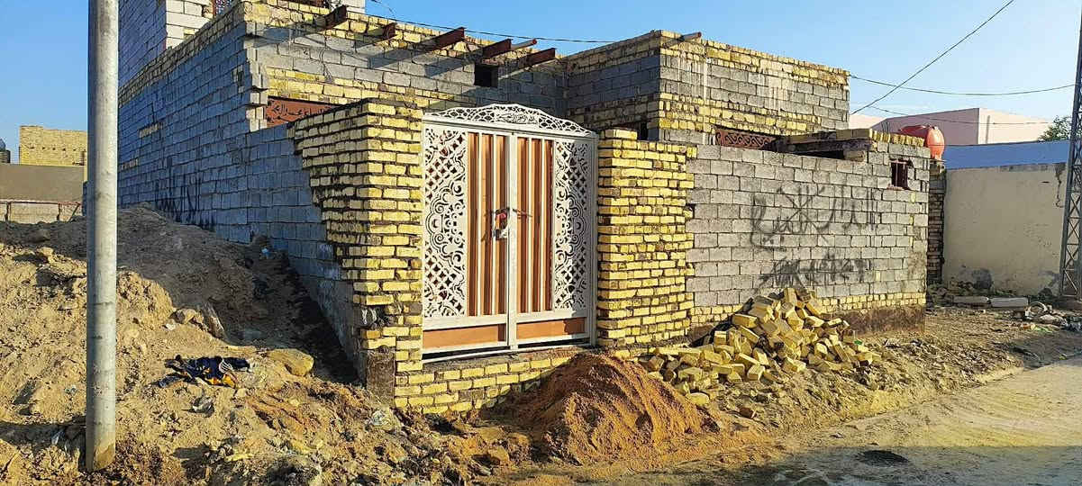 دار زراعي للبيع سند 25 حي الأمين مساحه 175 غرفتين نوم صاله استقبال مطبخ صحيات داخليه وخارجيه تبليط بالباب وصل تطويب بي قريب على شارع العام للاستفسار اتصال على الرقم ***********او مراسلة خاص
