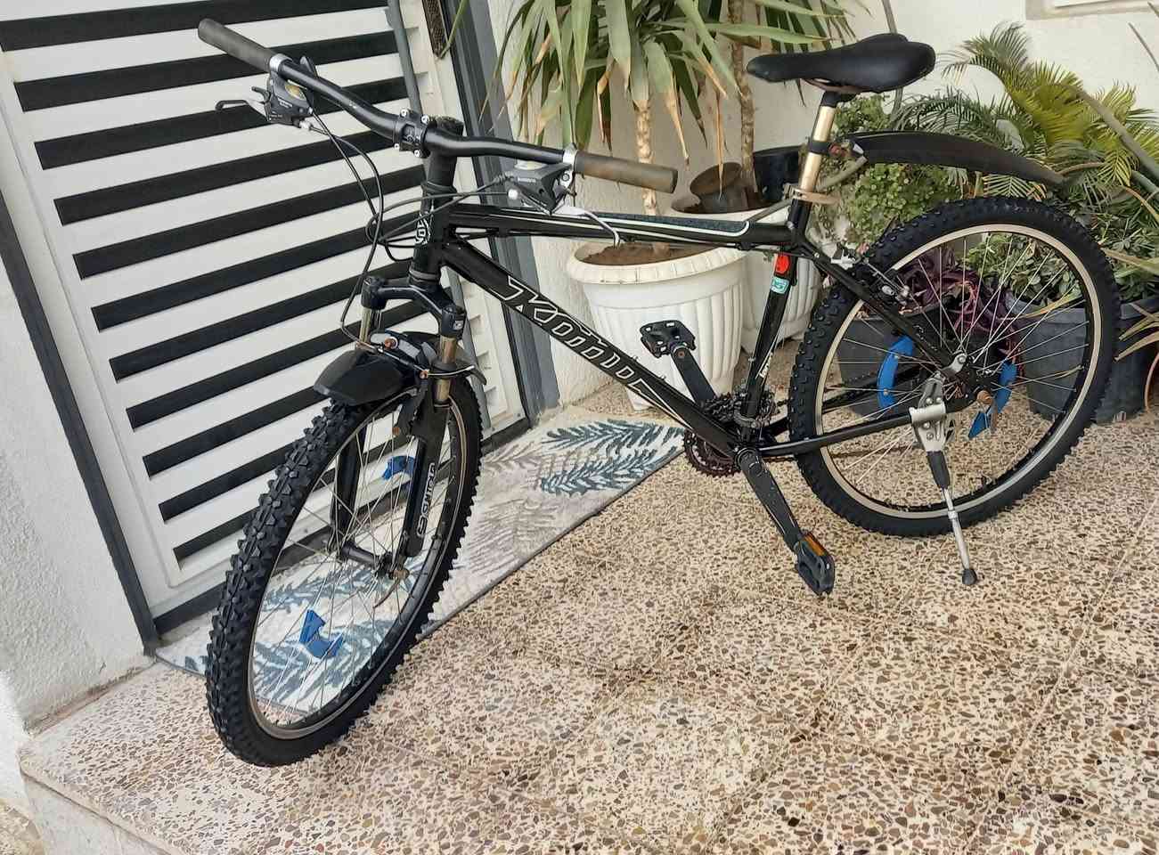 بيسكل جبلي للبيع 
شرط فول وضع شركة
 السعر 140وبي مجال


**إذا كنت صاحب هذا الإعلان وتريد حذفه لأي سبب، رجاءا أرسل رسالة إلى الدعم الفني**