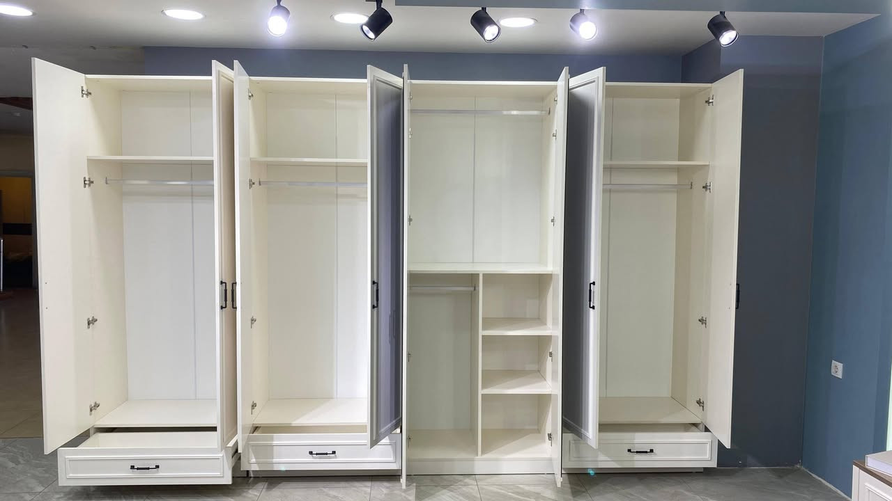 غرفة نوم لاميل 

تسع قطّع 

سرير خزان 
برغي جوي حديد 🔩🔧

قياسات الكنتور 270*230*52

دولاب أضافي 90*230*52

ميز تواليت 130*180

كومدي 50

ارتفاع السرير 150

الشد والنقل داخل بغداد مجاني


**إذا كنت صاحب هذا الإعلان وتريد حذفه لأي سبب، رجاءا أرسل رسالة إلى الدعم الفني**