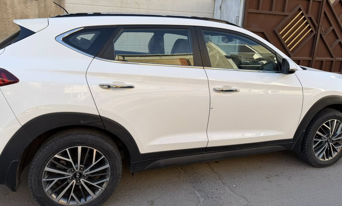 السلام عليكم توسان فول موصفات مكفوله ماشيه ٤٩ السعر ب ٢٢٠ وبيه مجال 
***********
