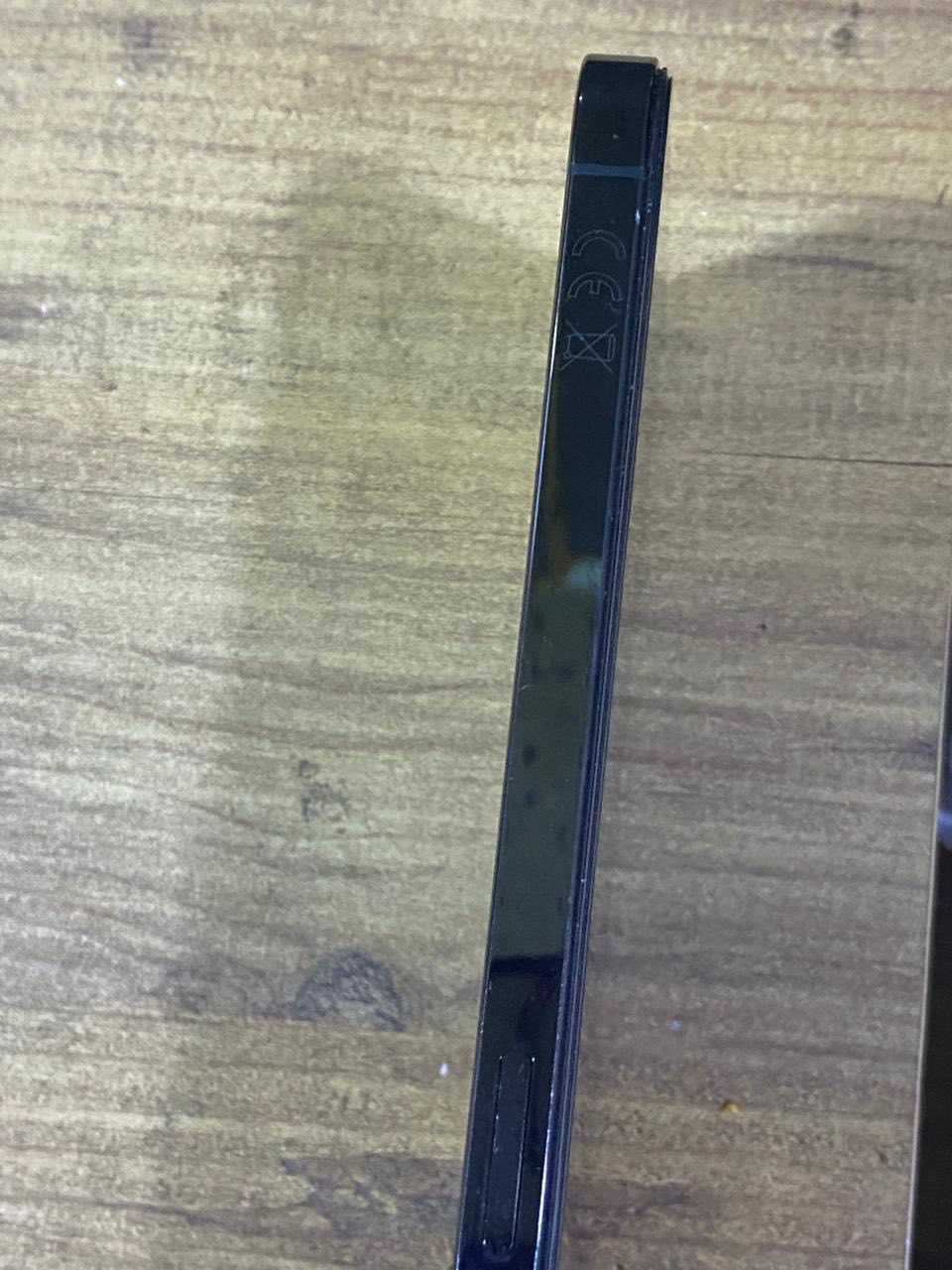 سلام عليكم شباب آيفون للبيع 13الجهاز مستمدل  شاشه ذكره 256بطاريه 88  السعر 400قفل. ***********
