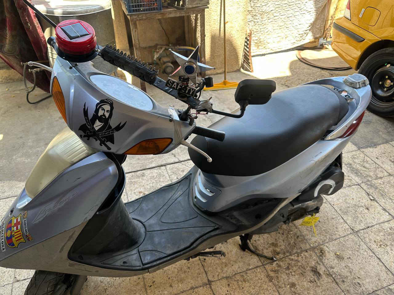 السلام عليكم دراجه بريز للبيع بيع مستعجل  الدراجه كامله من كل النواحي عنوانها البلديات حي الرفاق رقم الهاتف ***********
