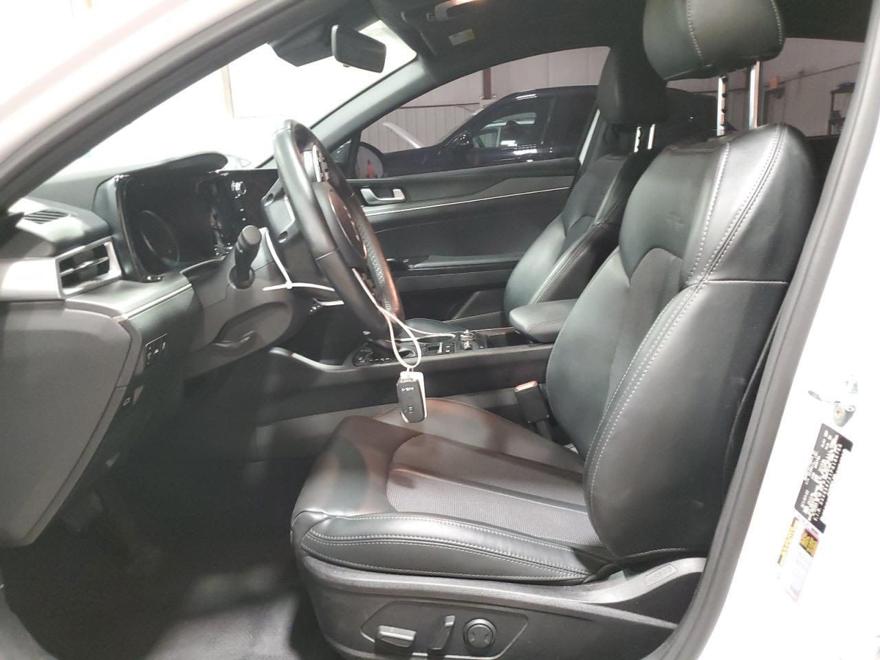 السلام عليكم
سياره K5 موديل 2023 
GT line
محرك 1600 تيربو
فول عدى الفتحه
رادارات حساسات امامي خلفي
الضرر موضح بالصور
حره بدون رقم تترقم اي محافضه 
السعر 165 وبيه مجال للشراي ***********
