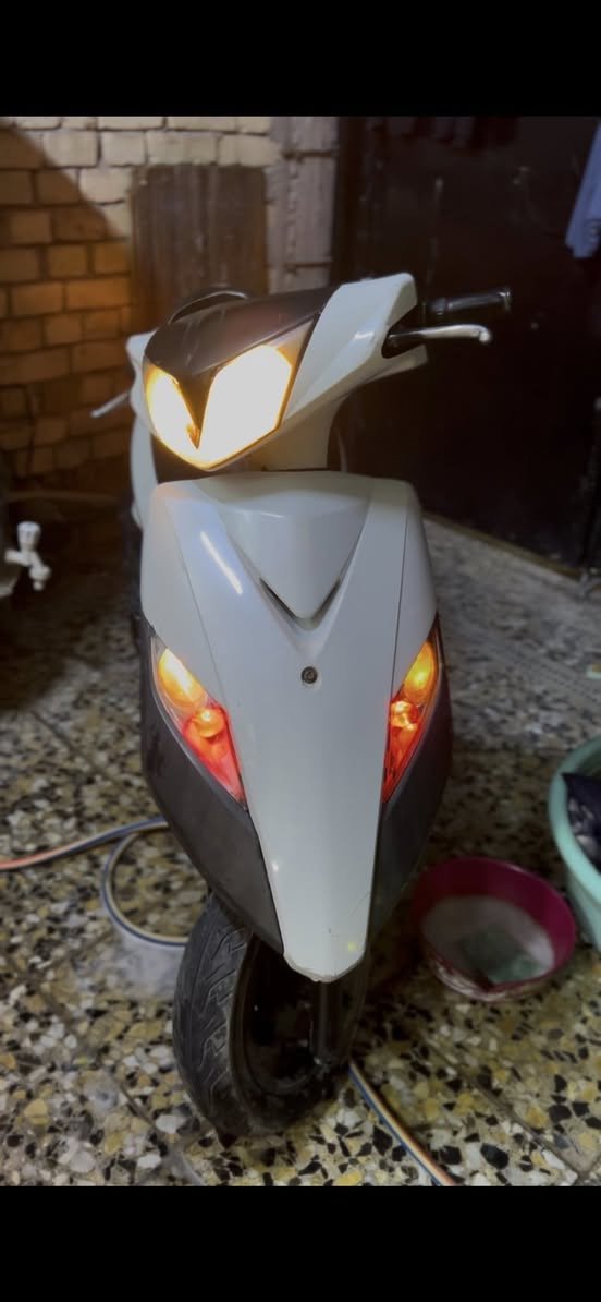 السلام عليكم شباب دراجه ماكس ثعلب للبيع نضافتهه مثل ماتشوفون مكينتهه مامفتوحه مكفوله كفرات نضيفه وحلوه  بيهه شغلات نواعم بسيطه كهربائيات شغاله مكاني بغداد الشعب سعرهه ٥٠٠ وبيهه مجال بسيط للشراي *********** متواجد ماسنجر واتساب واتصال
